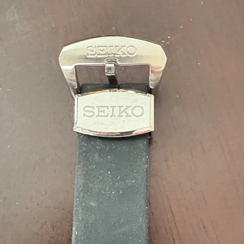 Seiko Diver's Watch with Black Strap and Blue-Red Bezel - Picture 4 of 5